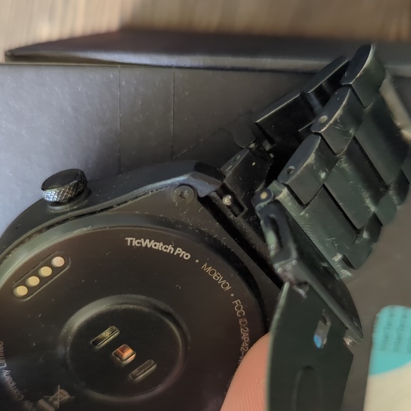 Tic Watch Pro Smartwatch w/ adjustable band - Picture 15 of 16